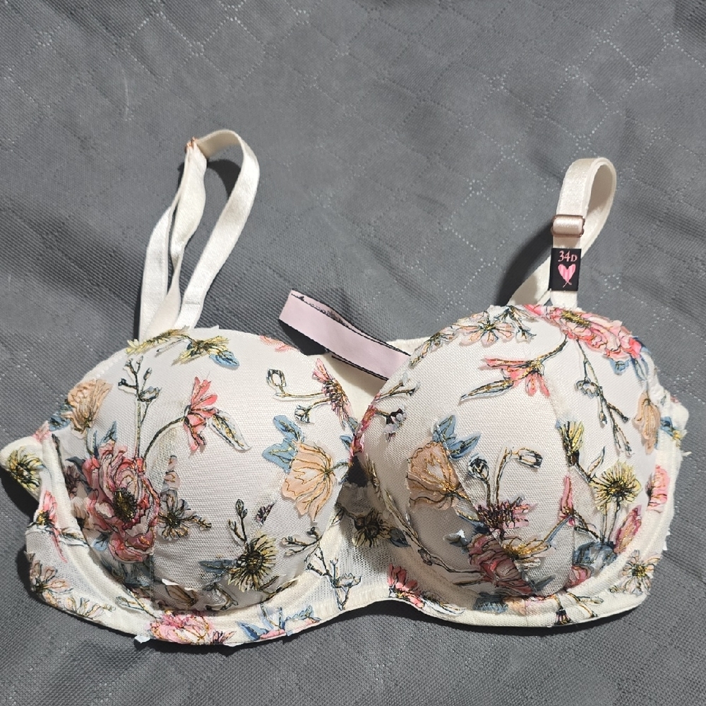 Victoria Secret Bra 34 D Floral Lace-Trim Push-Up Bra in Cream